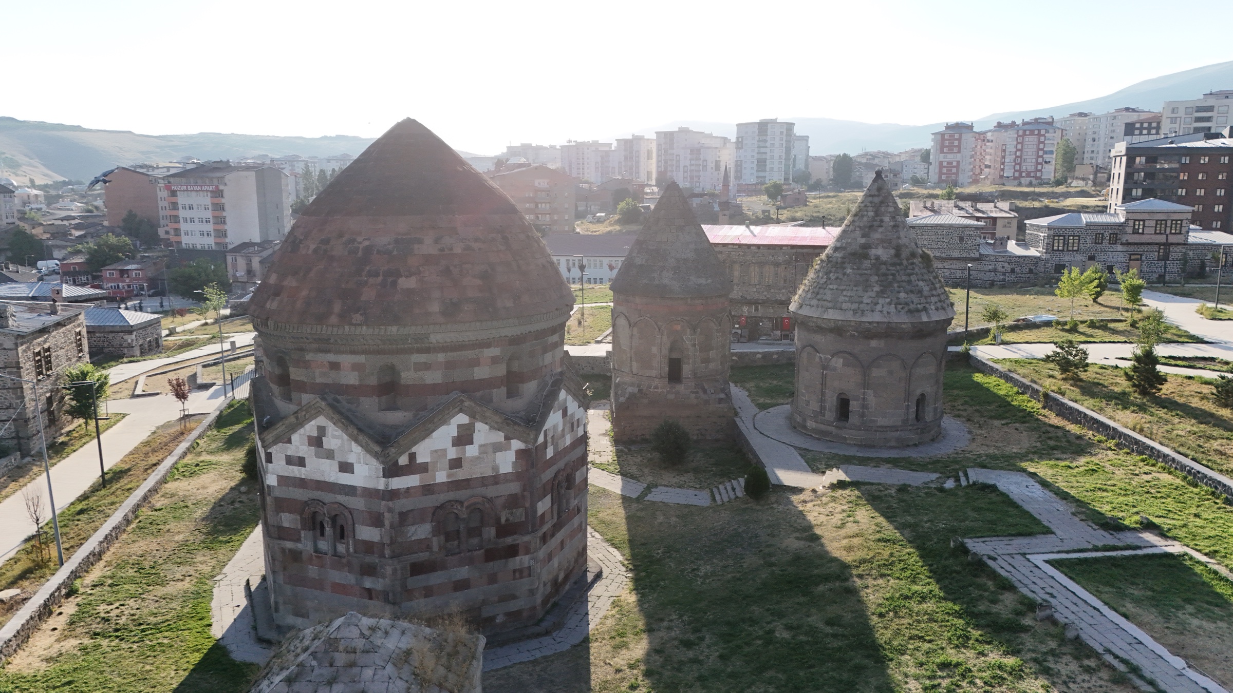 Üç Kümbetler