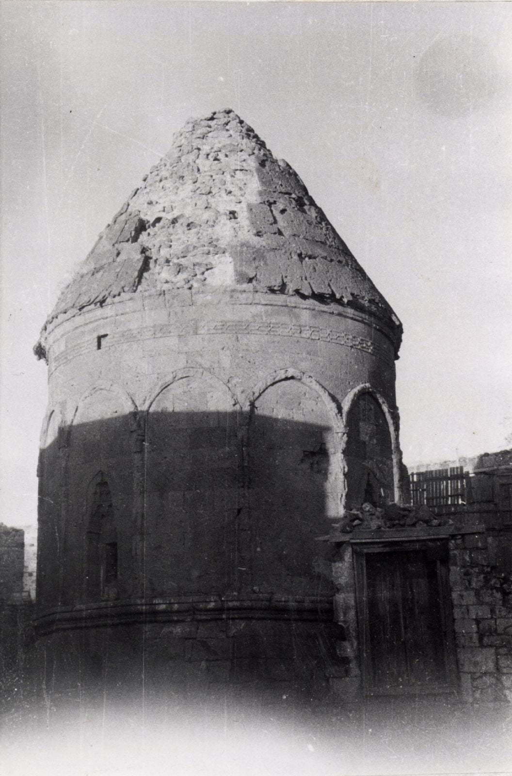 Emir Sadrettin (Karanlık) Kümbeti