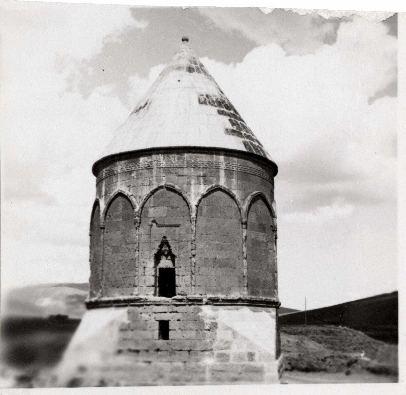 Gümüşlü Kümbet